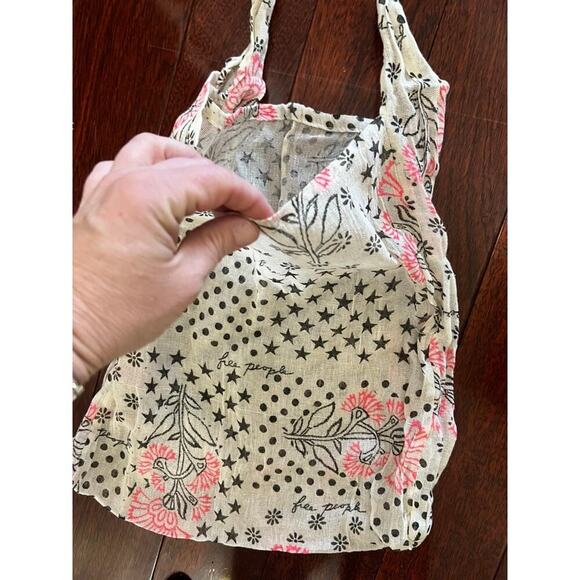 Free People small tote bag, mesh material, lightweight floral pattern, boho - Picture 5 of 6